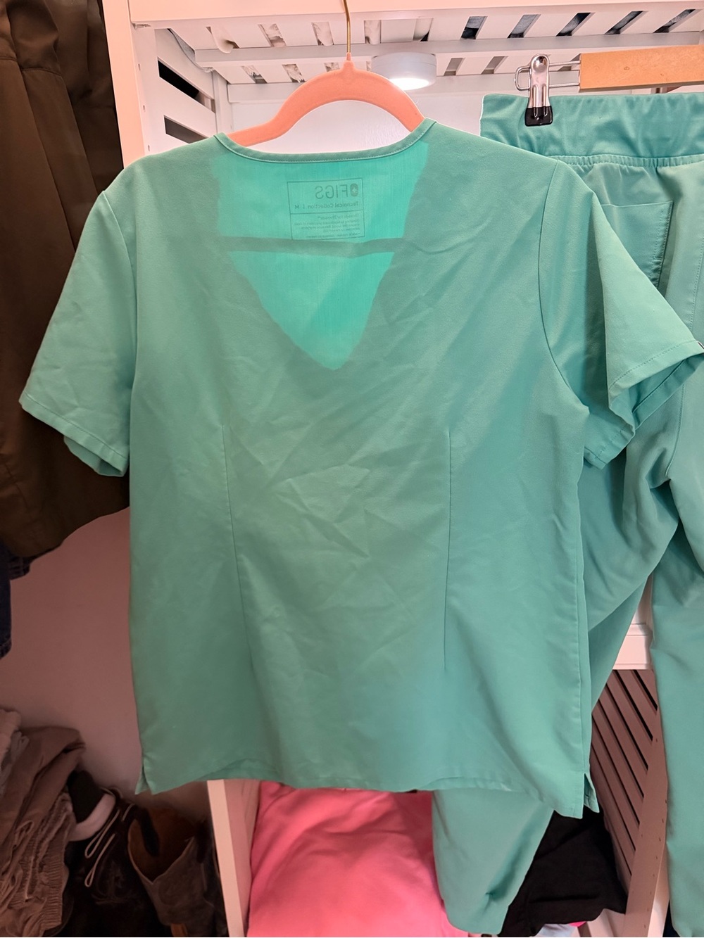 FIGS Teal Medical Scrub Top and joggers - Picture 2 of 4